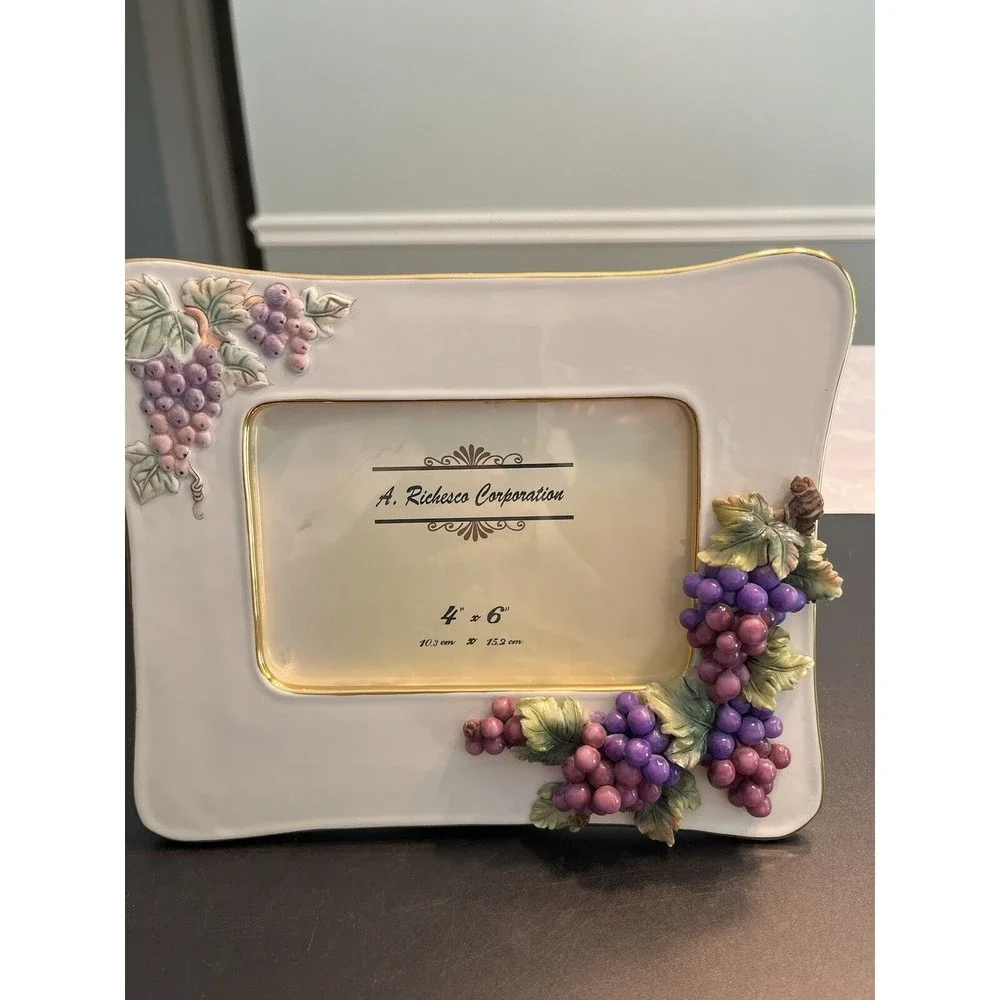 New ~ A Richesco 4x6 Ceramic Picture Picture Frame with Applied Grapes